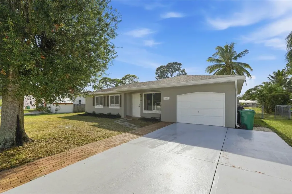 1969 Se Redwing Circle Circle Port Saint Lucie FL 34952