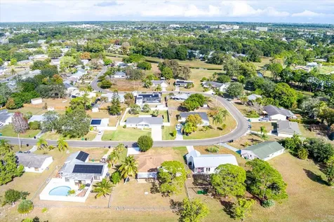 1969 Se Redwing Circle Circle Port Saint Lucie FL 34952