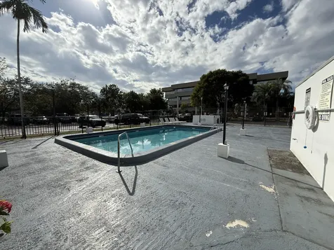 16450 Nw 2nd Avenue Miami FL 33169