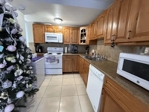 16450 Nw 2nd Avenue Miami FL 33169