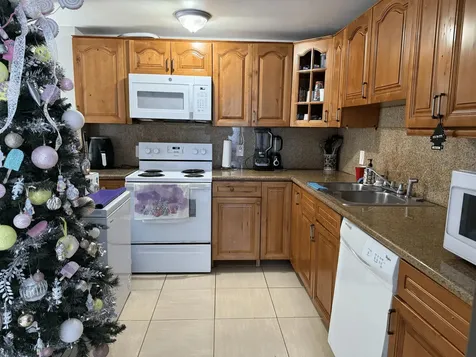 16450 Nw 2nd Avenue Miami FL 33169