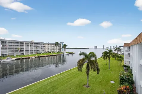 111 Shore Court North Palm Beach FL 33408