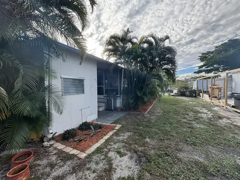 4912 Nw 3rd Ave, Lot 940 Deerfield Beach FL 33064