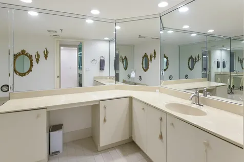 2427 Presidential Way West Palm Beach FL 33401