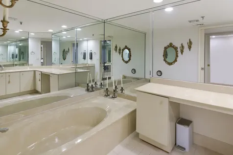 2427 Presidential Way West Palm Beach FL 33401