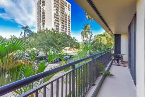2427 Presidential Way West Palm Beach FL 33401