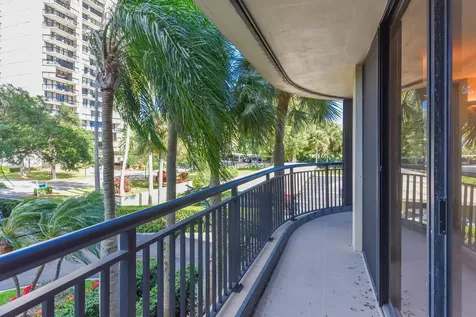 2427 Presidential Way West Palm Beach FL 33401