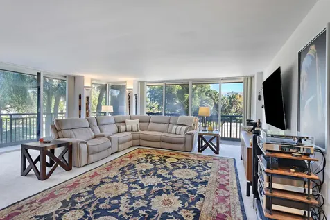 2427 Presidential Way West Palm Beach FL 33401