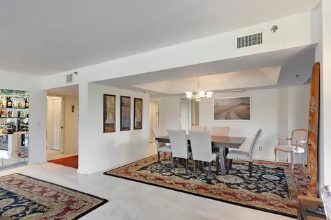 2427 Presidential Way West Palm Beach FL 33401