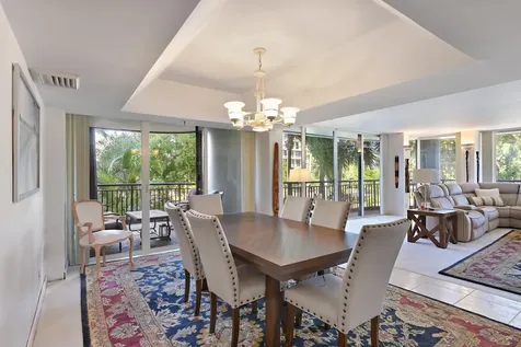 2427 Presidential Way West Palm Beach FL 33401