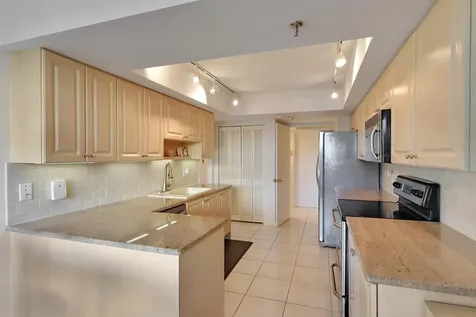 2427 Presidential Way West Palm Beach FL 33401
