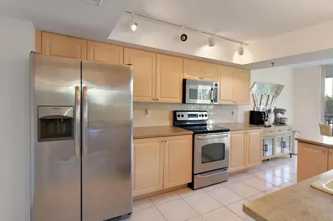 2427 Presidential Way West Palm Beach FL 33401