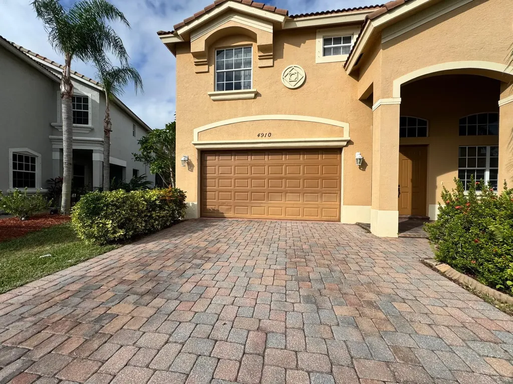 4910 SE Askew Avenue Stuart FL 34997