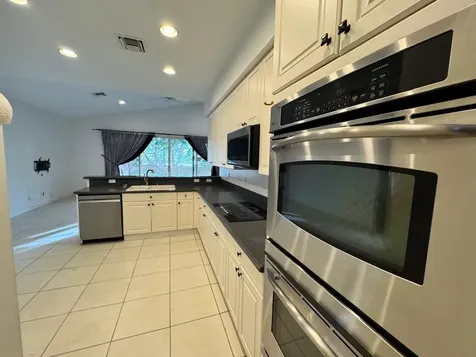 4910 SE Askew Avenue Stuart FL 34997