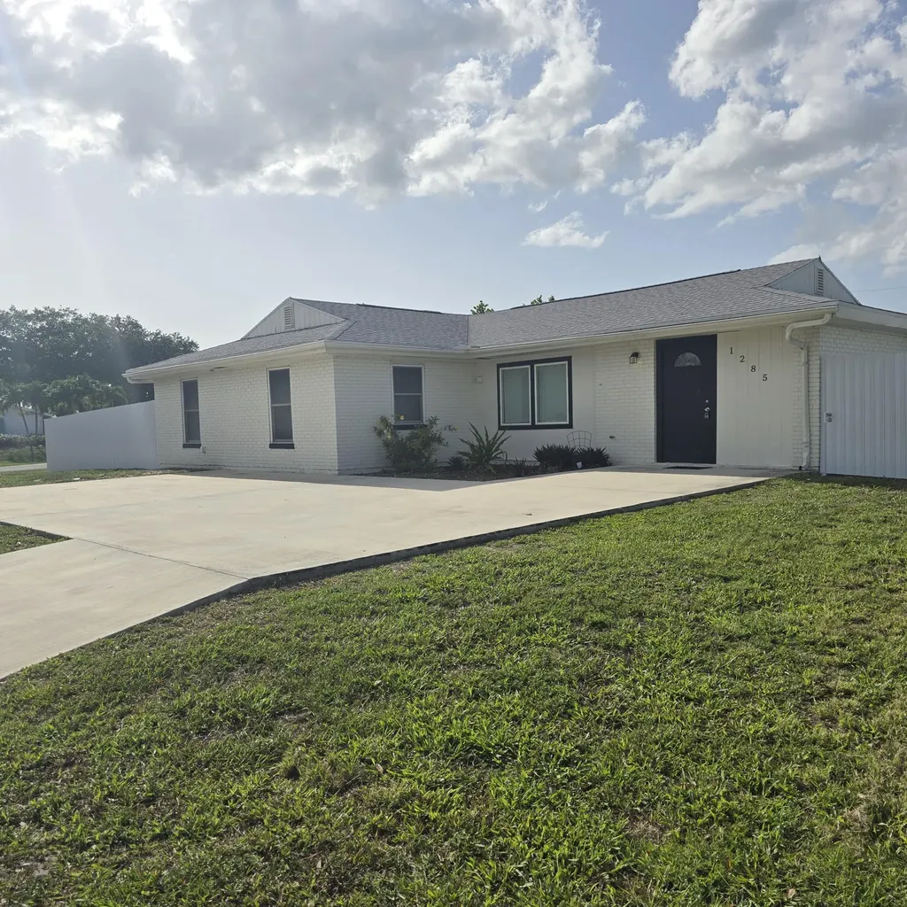 1285 SE Port Street Lucie Boulevard Port Saint Lucie FL 34952