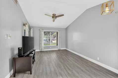 28 Via De Casas Norte Boynton Beach FL 33426