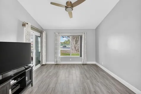 28 Via De Casas Norte Boynton Beach FL 33426