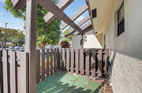 28 Via De Casas Norte Boynton Beach FL 33426