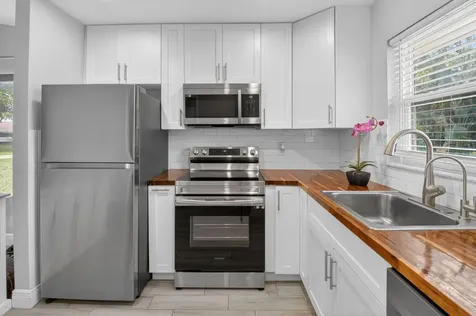 28 Via De Casas Norte Boynton Beach FL 33426