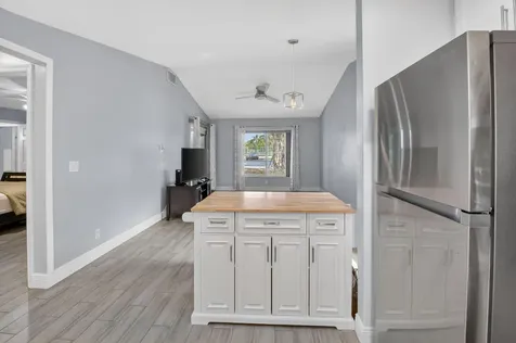 28 Via De Casas Norte Boynton Beach FL 33426