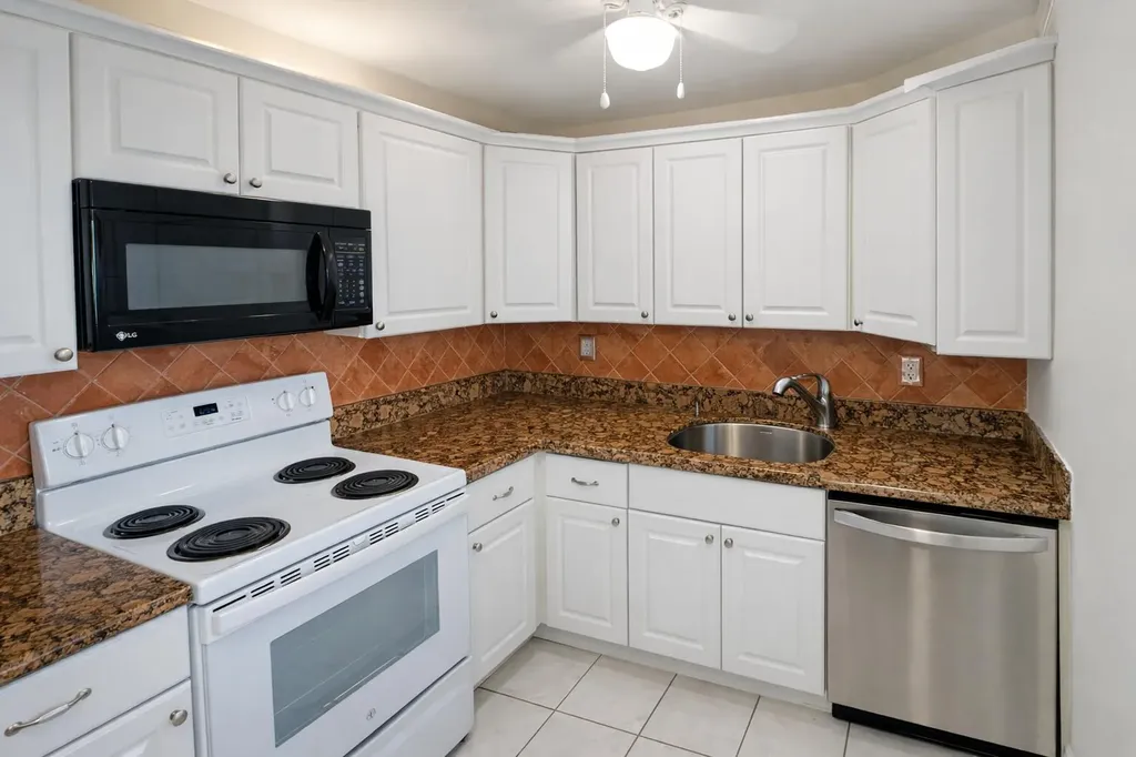 251 Piedmont F Delray Beach FL 33484