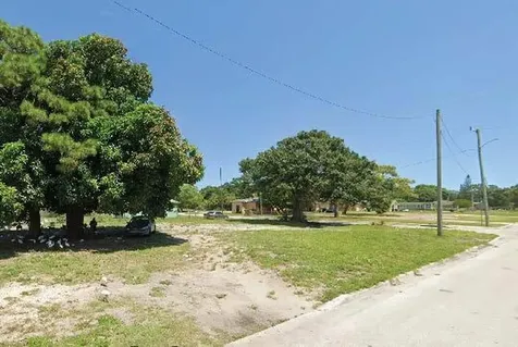 2302 Canal Terrace Fort Pierce FL 34950