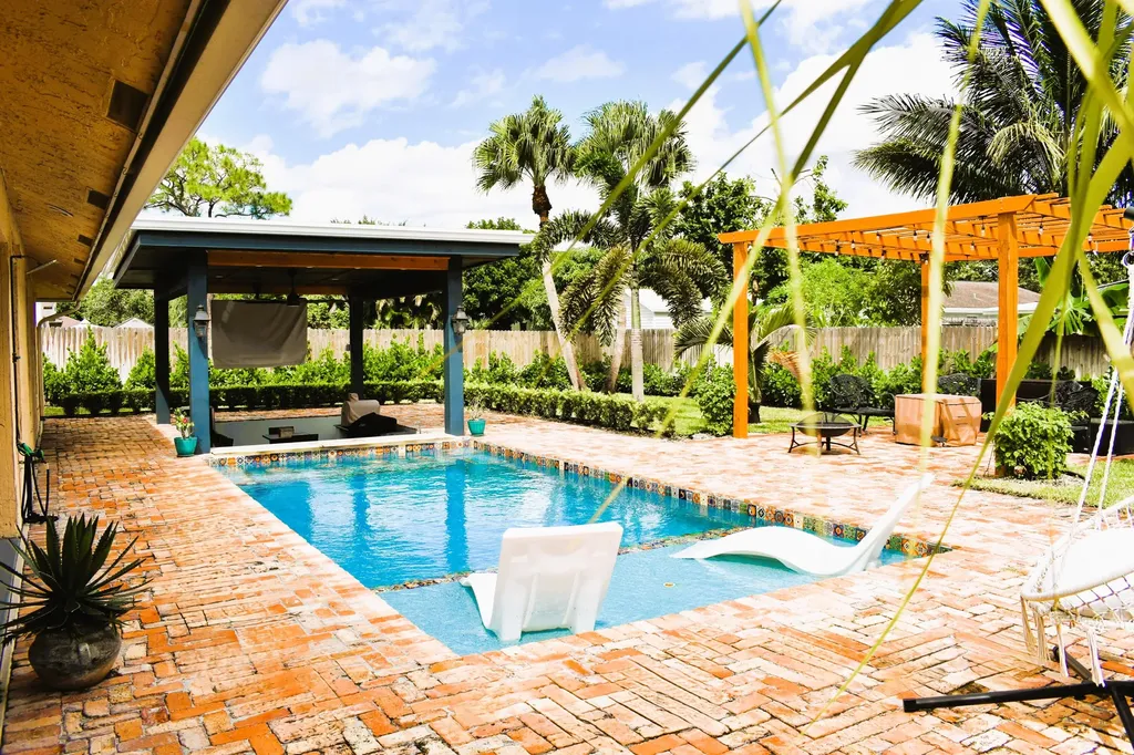 120 Sunflower Circle Royal Palm Beach FL 33411