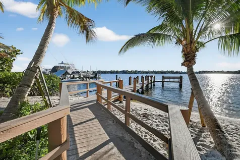 285 Golfview Drive Tequesta FL 33469