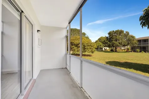 398 Sheffield Q West Palm Beach FL 33417