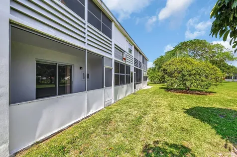 398 Sheffield Q West Palm Beach FL 33417
