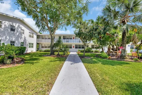 398 Sheffield Q West Palm Beach FL 33417