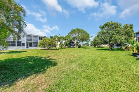 398 Sheffield Q West Palm Beach FL 33417