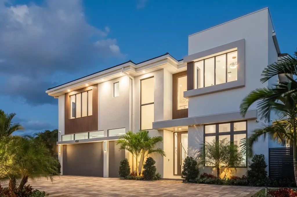 450 Ne Spanish Court Boca Raton FL 33432