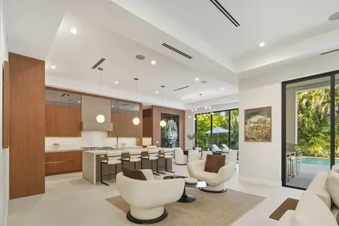 450 Ne Spanish Court Boca Raton FL 33432