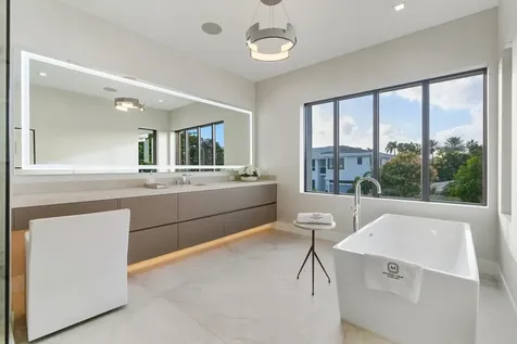 450 Ne Spanish Court Boca Raton FL 33432