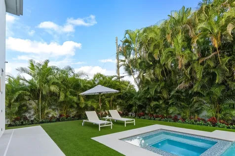 450 Ne Spanish Court Boca Raton FL 33432
