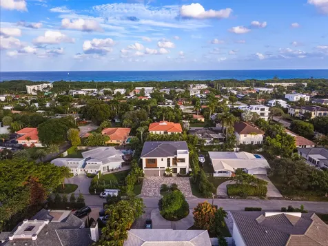 450 Ne Spanish Court Boca Raton FL 33432