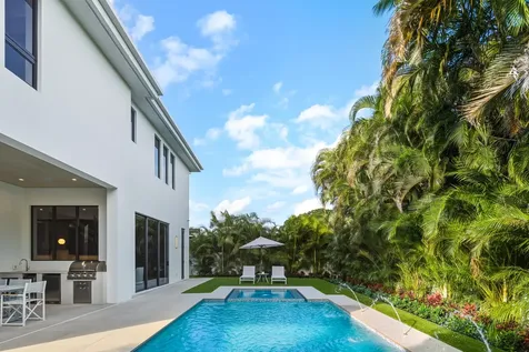 450 Ne Spanish Court Boca Raton FL 33432