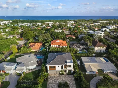 450 Ne Spanish Court Boca Raton FL 33432