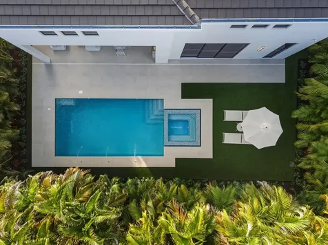 450 Ne Spanish Court Boca Raton FL 33432