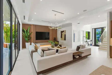 450 Ne Spanish Court Boca Raton FL 33432