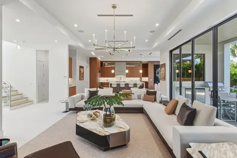 450 Ne Spanish Court Boca Raton FL 33432