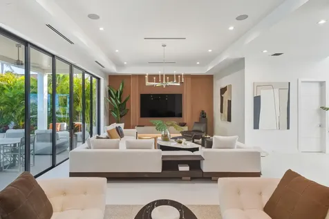 450 Ne Spanish Court Boca Raton FL 33432