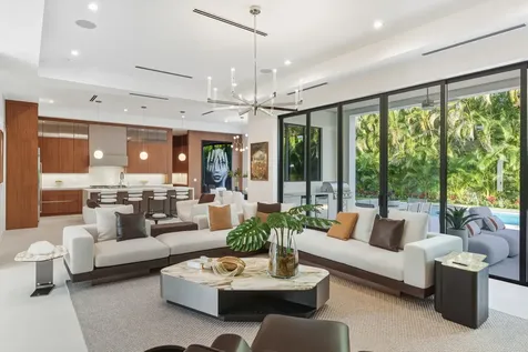 450 Ne Spanish Court Boca Raton FL 33432