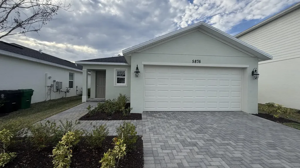 5876 NW Fairfox Way Port Saint Lucie FL 34987