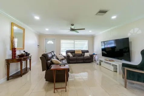 124 Sw 14th Street Boynton Beach FL 33426