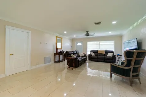 124 Sw 14th Street Boynton Beach FL 33426