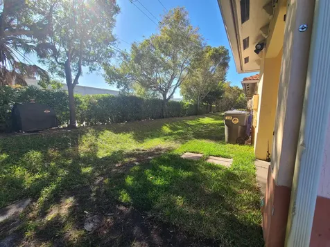 102 S Santa Catalina Circle North Lauderdale FL 33068
