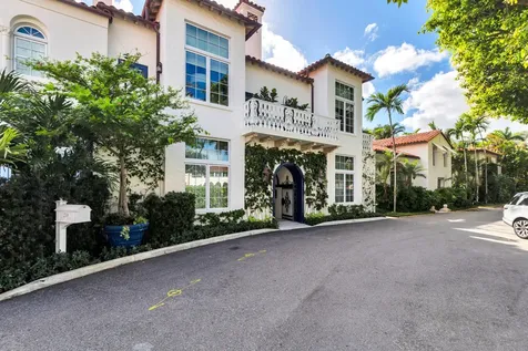 236 Phipps Plaza Palm Beach FL 33480