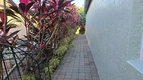 1768 Sawgrass Circle Greenacres FL 33413